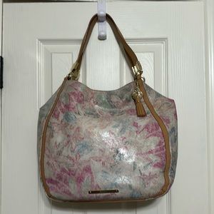Multi color shoulder bag with multiple inside pockets